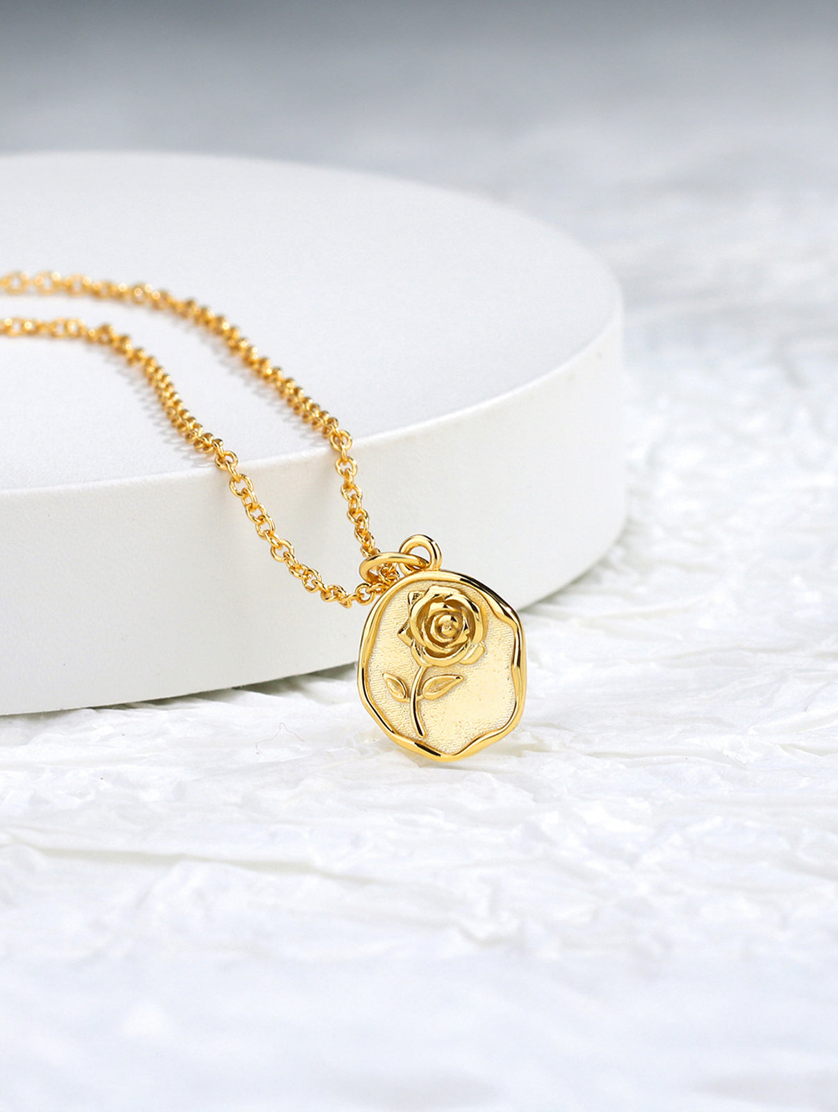Rose Stylish Chain Pendant Necklace