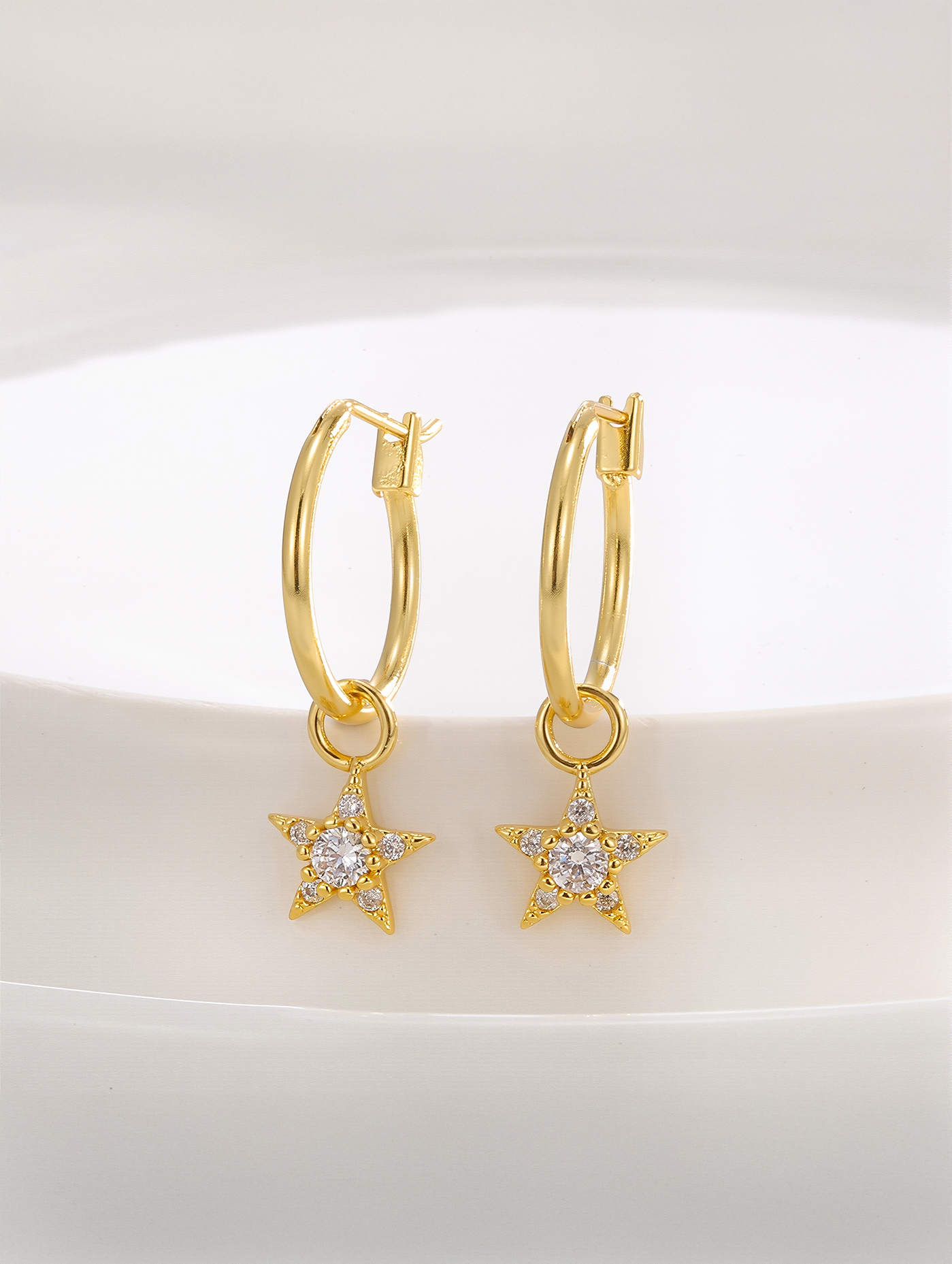 Star-Shaped Cubic Zirconia Hoop Earrings in 18K Gold-Plated Copper