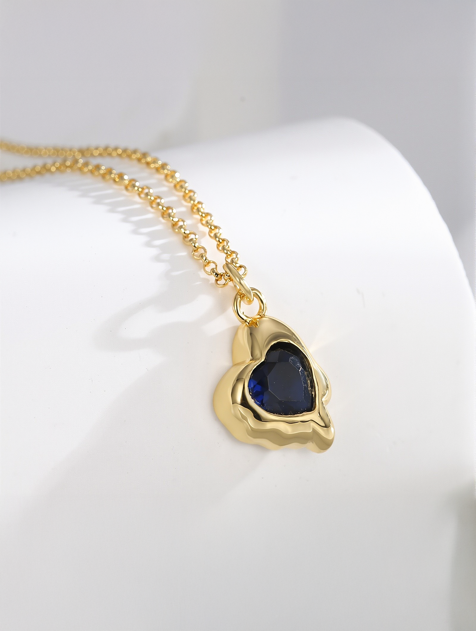 Vintage Deep Blue Cubic Zirconia Irregular Heart Pendant Necklace