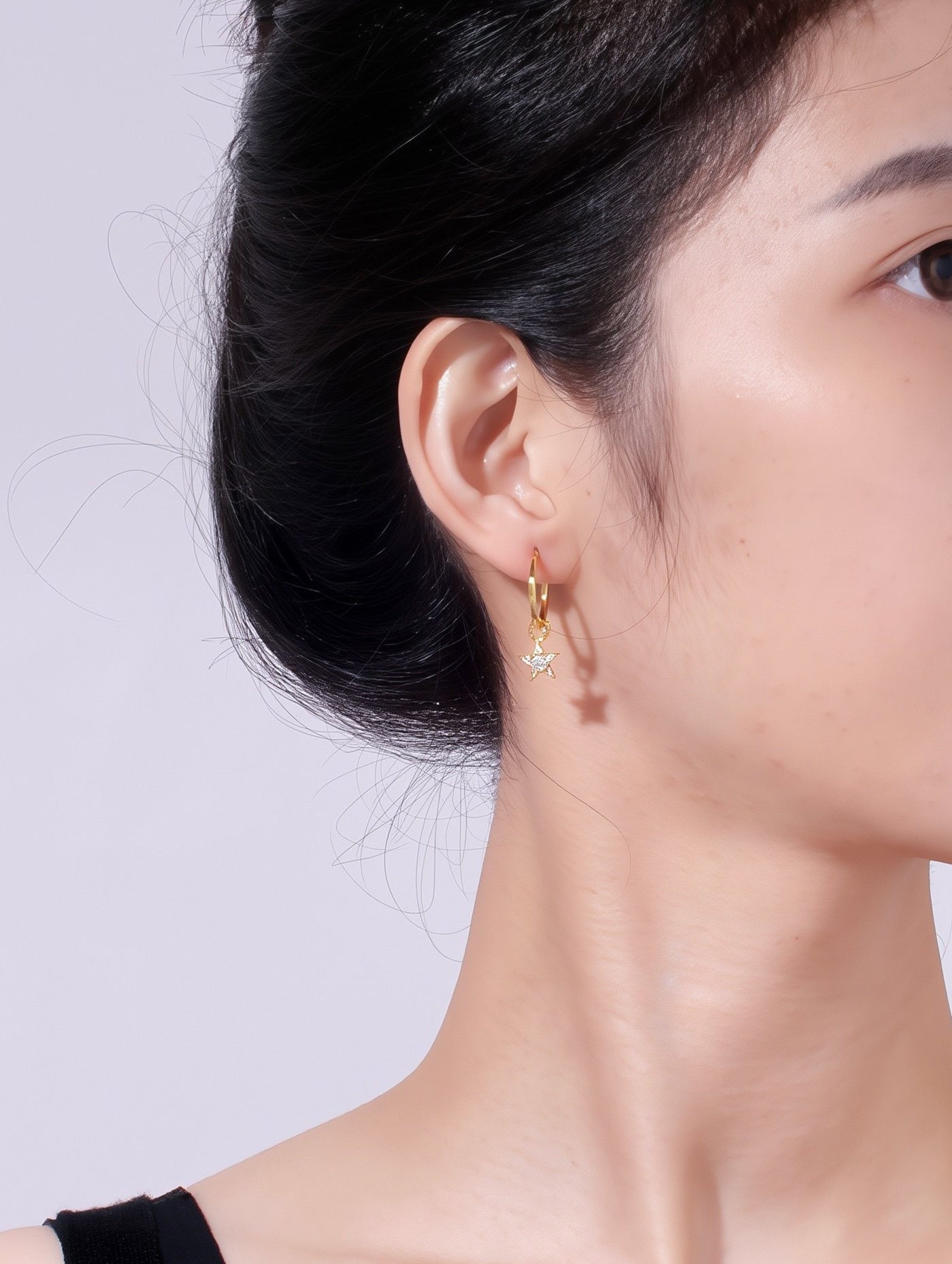 Star-Shaped Cubic Zirconia Hoop Earrings in 18K Gold-Plated Copper