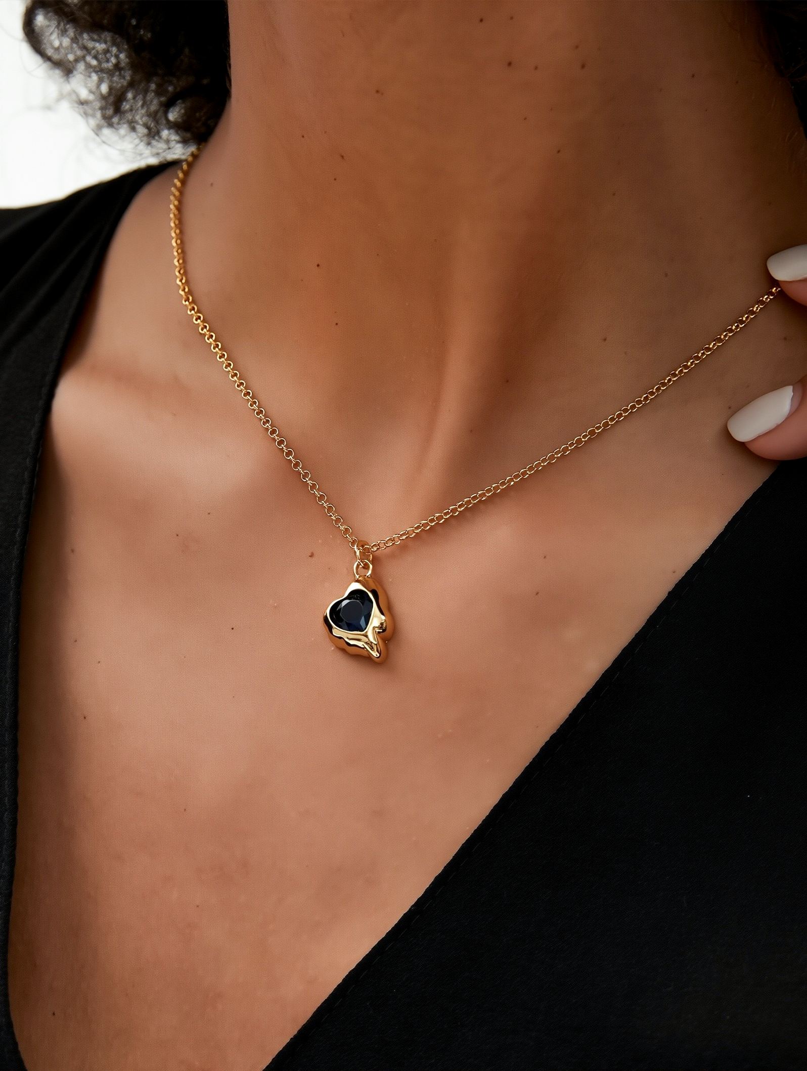 Vintage Deep Blue Cubic Zirconia Irregular Heart Pendant Necklace