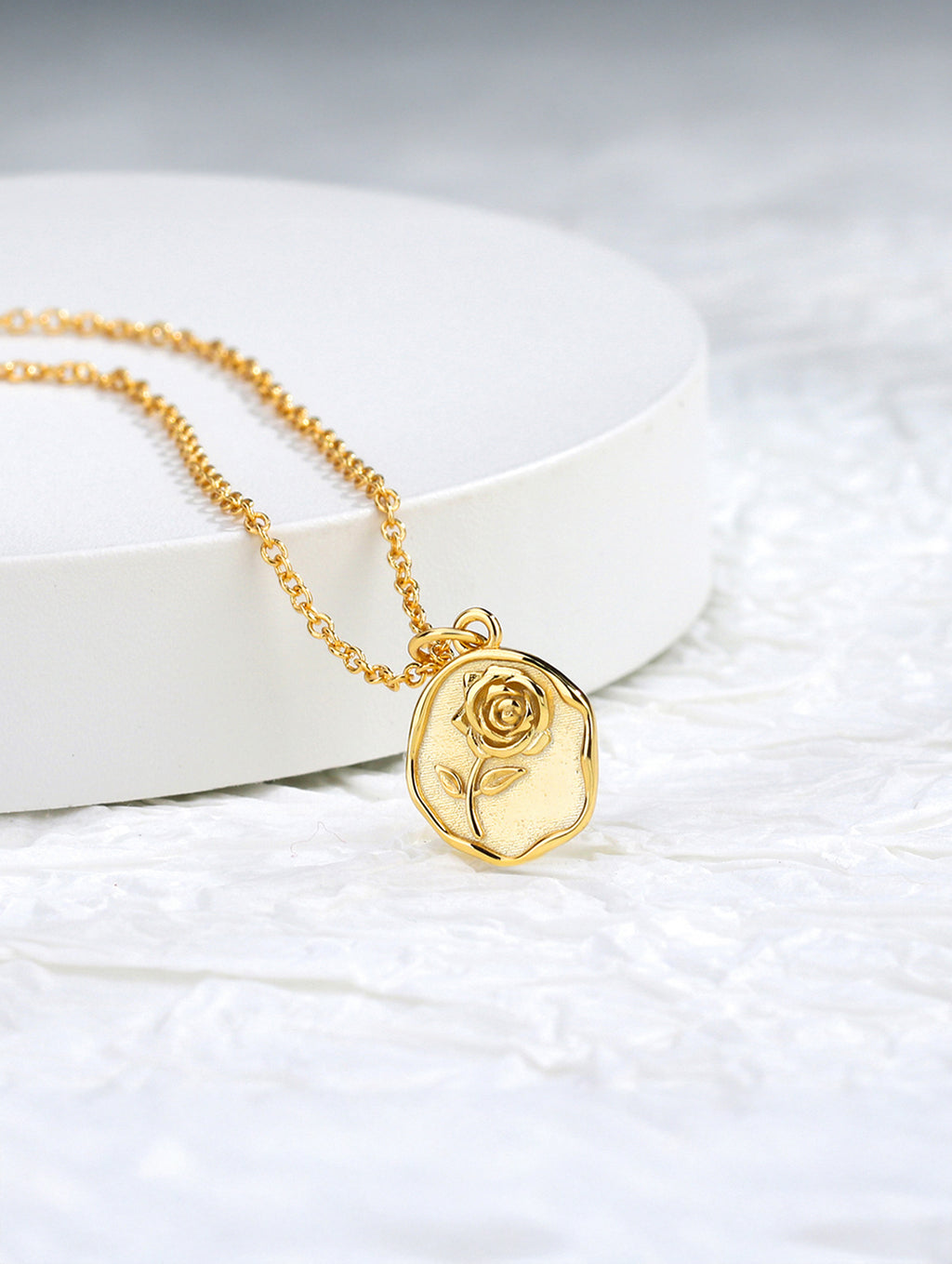 Rose Stylish Chain Pendant Necklace