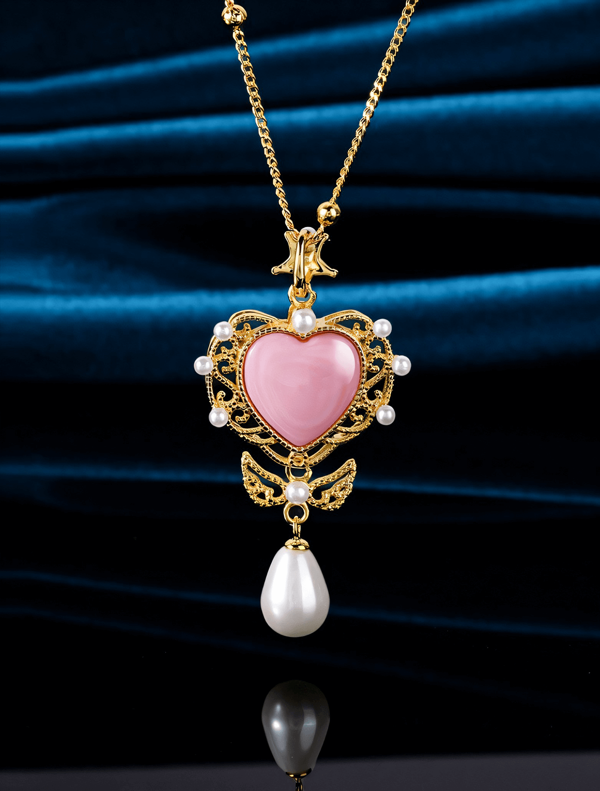 French-Style Heart Queen Conch Shell and Freshwater Pearl Pendant Necklace