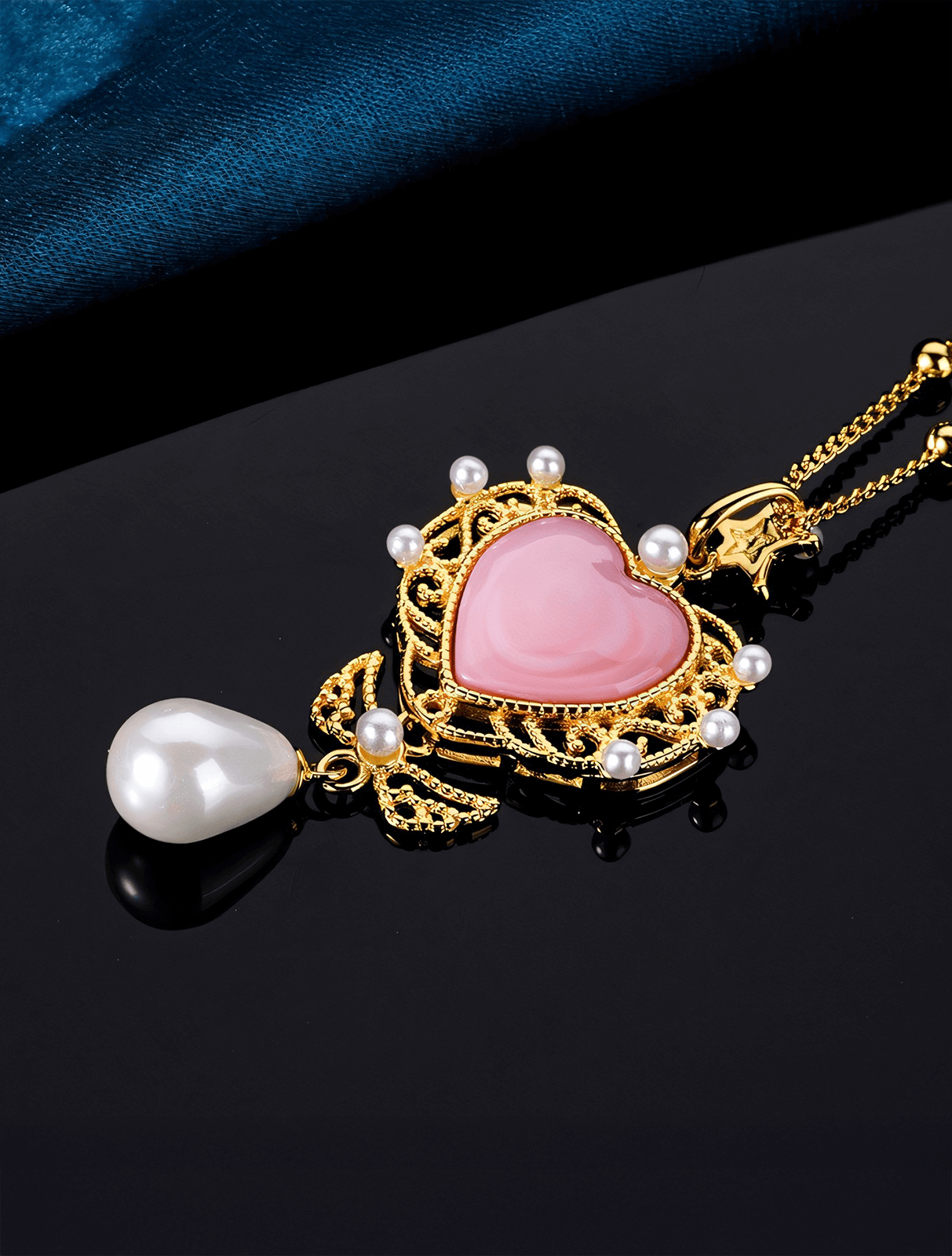 French-Style Heart Queen Conch Shell and Freshwater Pearl Pendant Necklace