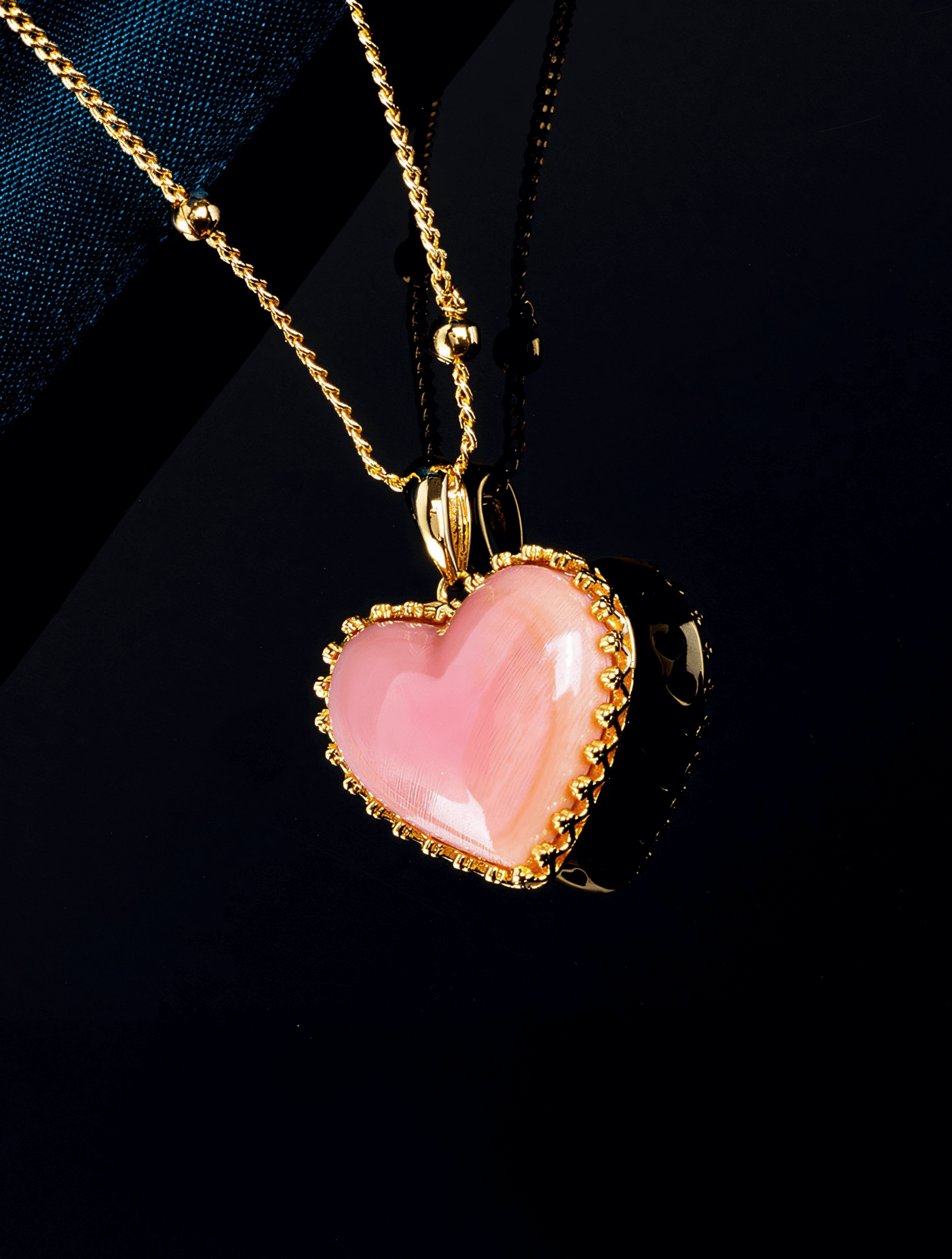 Heart Glossy Rouge Natural Queen Conch Shell Necklace
