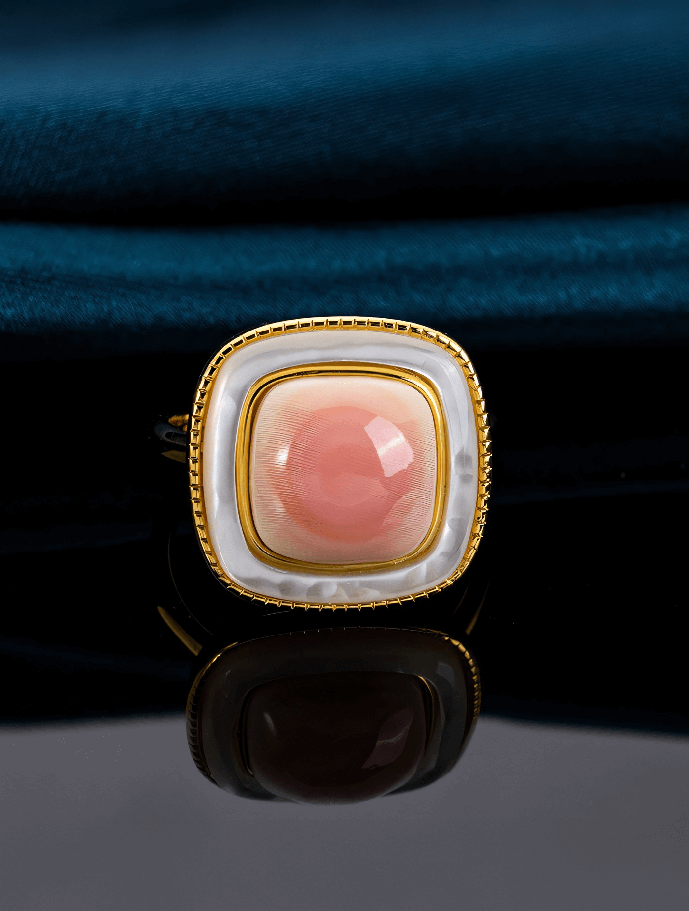 Mother Of Pearl Halo setting Natural Queen Conch Shell Adjustable Ring