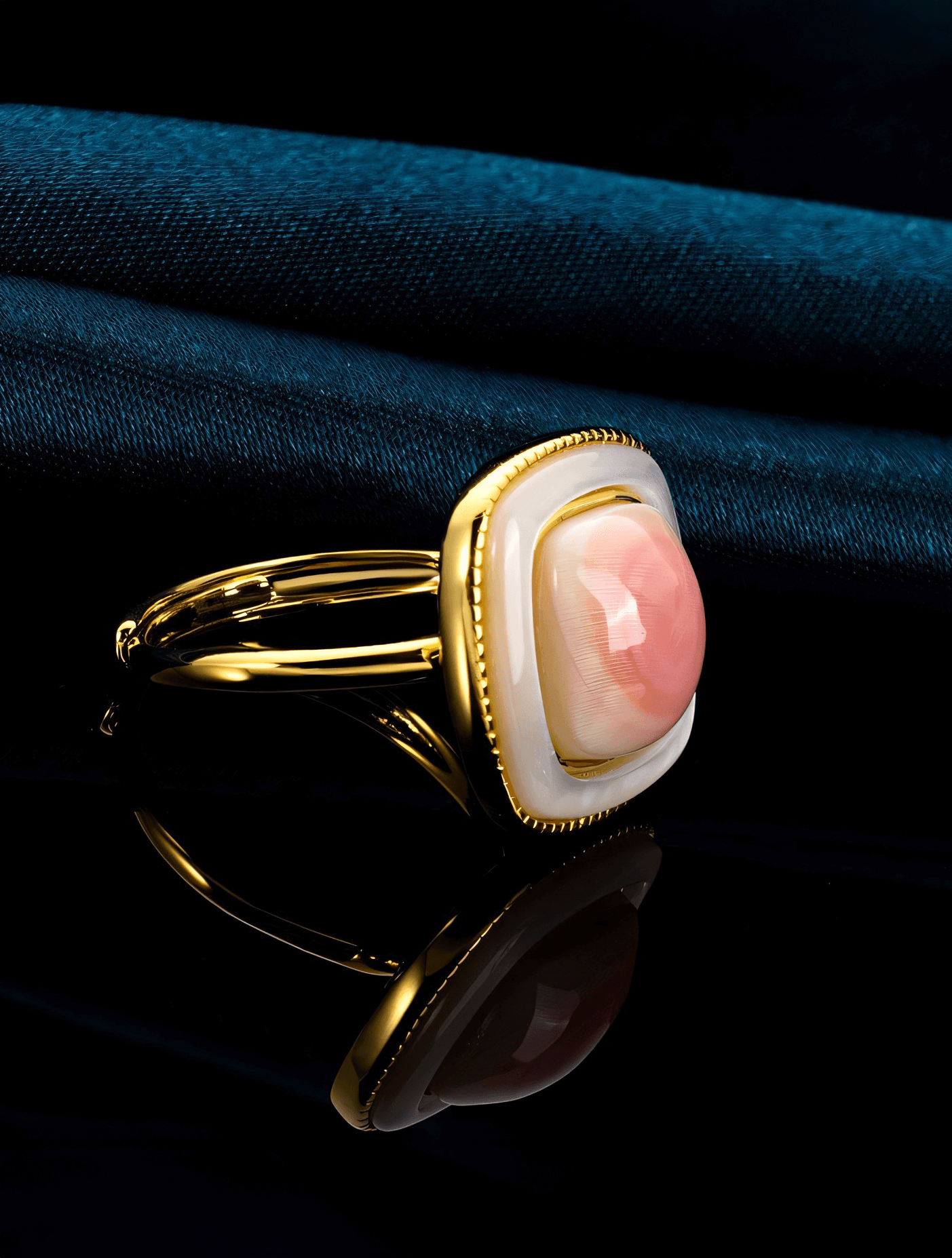 Mother Of Pearl Halo setting Natural Queen Conch Shell Adjustable Ring