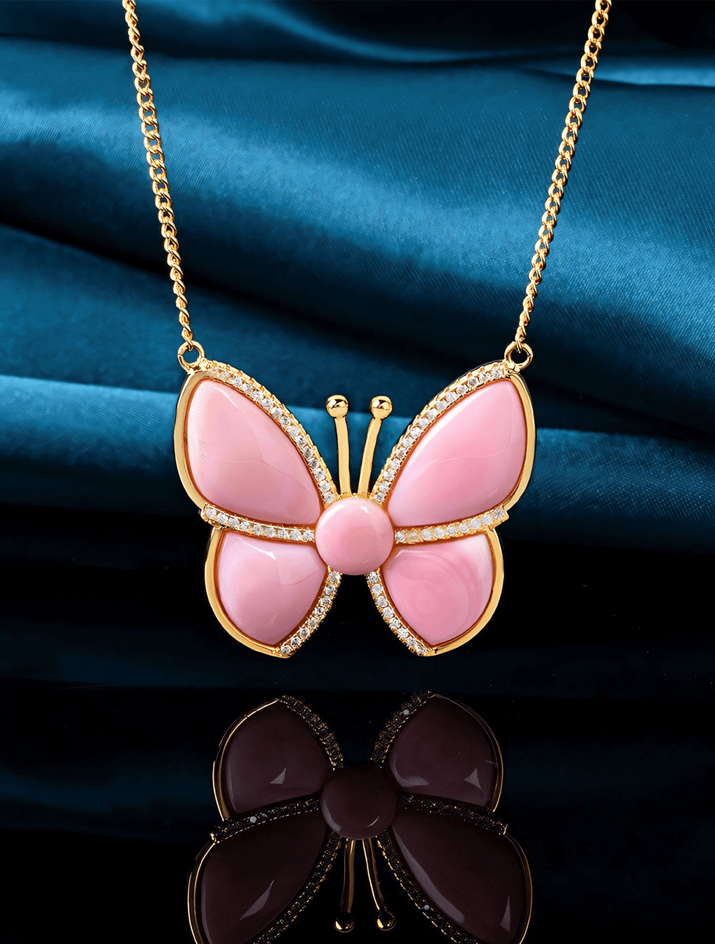 Natural Queen Conch Shell Butterfly Halo Necklace