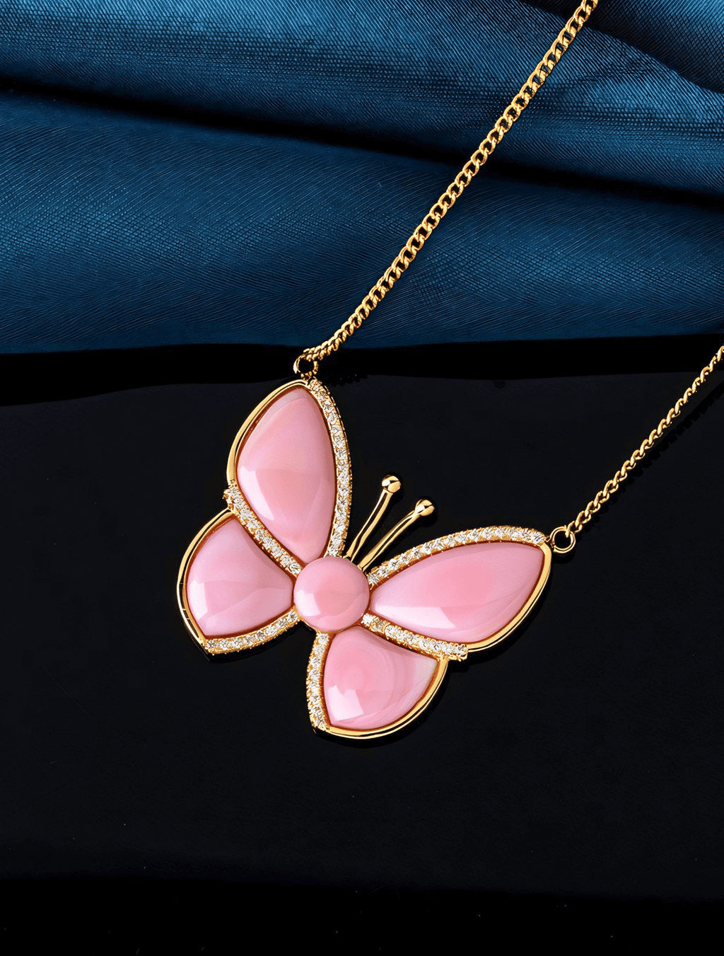 Natural Queen Conch Shell Butterfly Halo Necklace