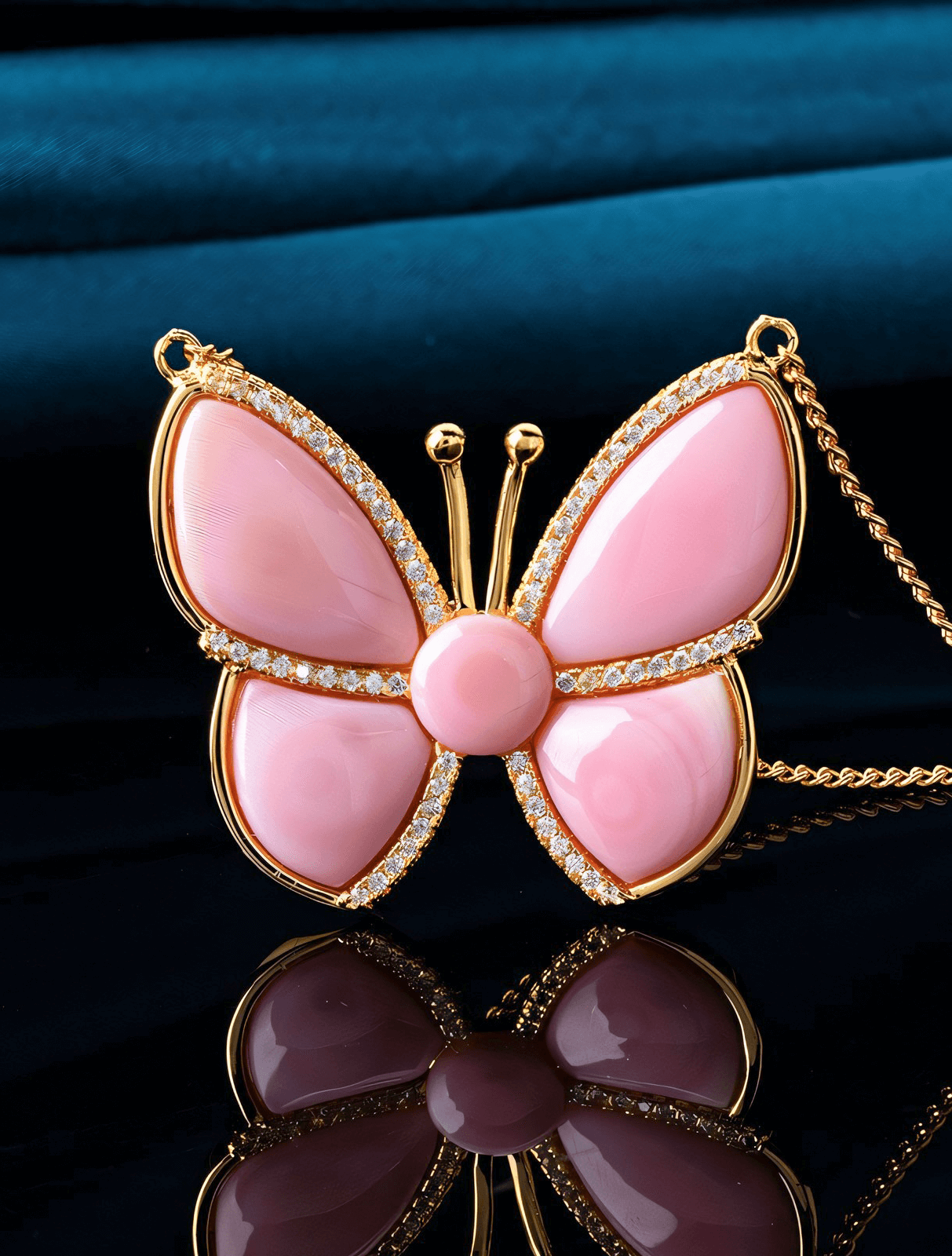 Natural Queen Conch Shell Butterfly Halo Necklace