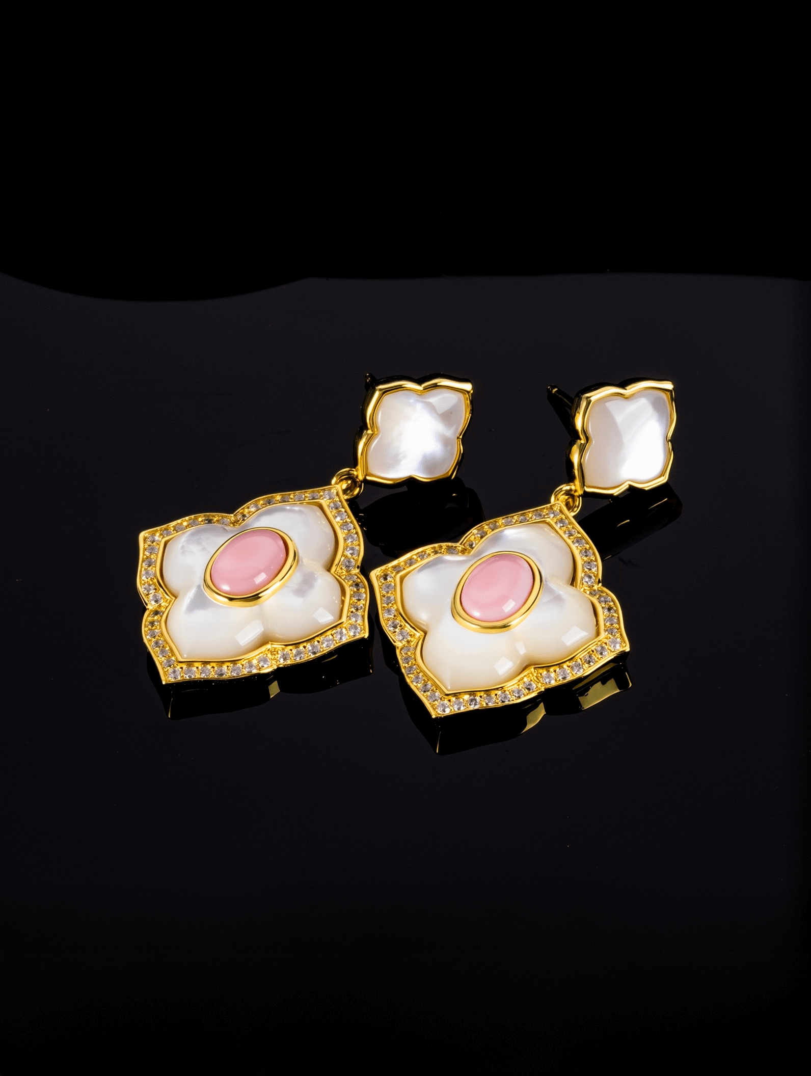 Oval Queen Conch Shell & Mother-of-Pearl Stud Earrings