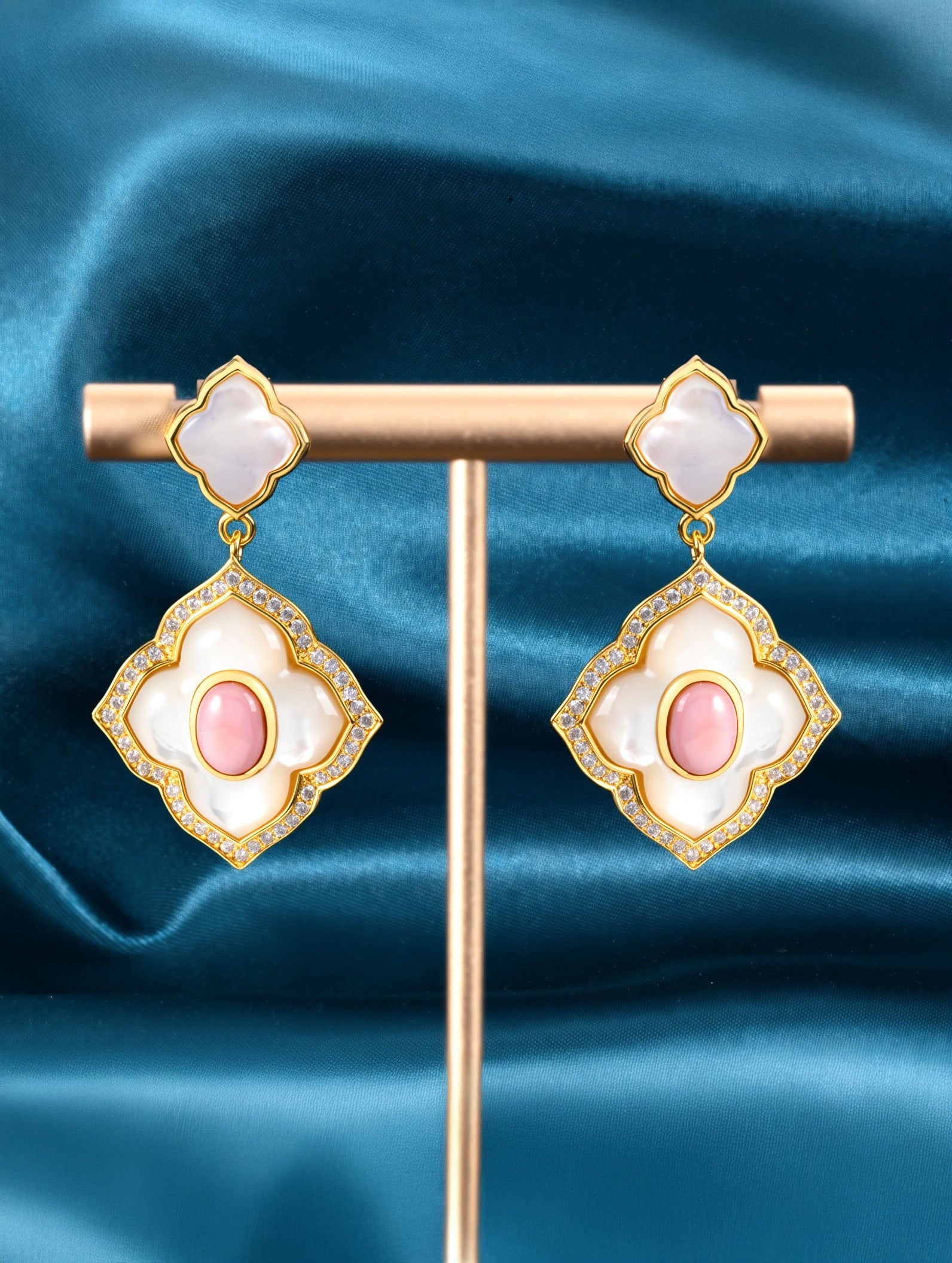 Oval Queen Conch Shell & Mother-of-Pearl Stud Earrings